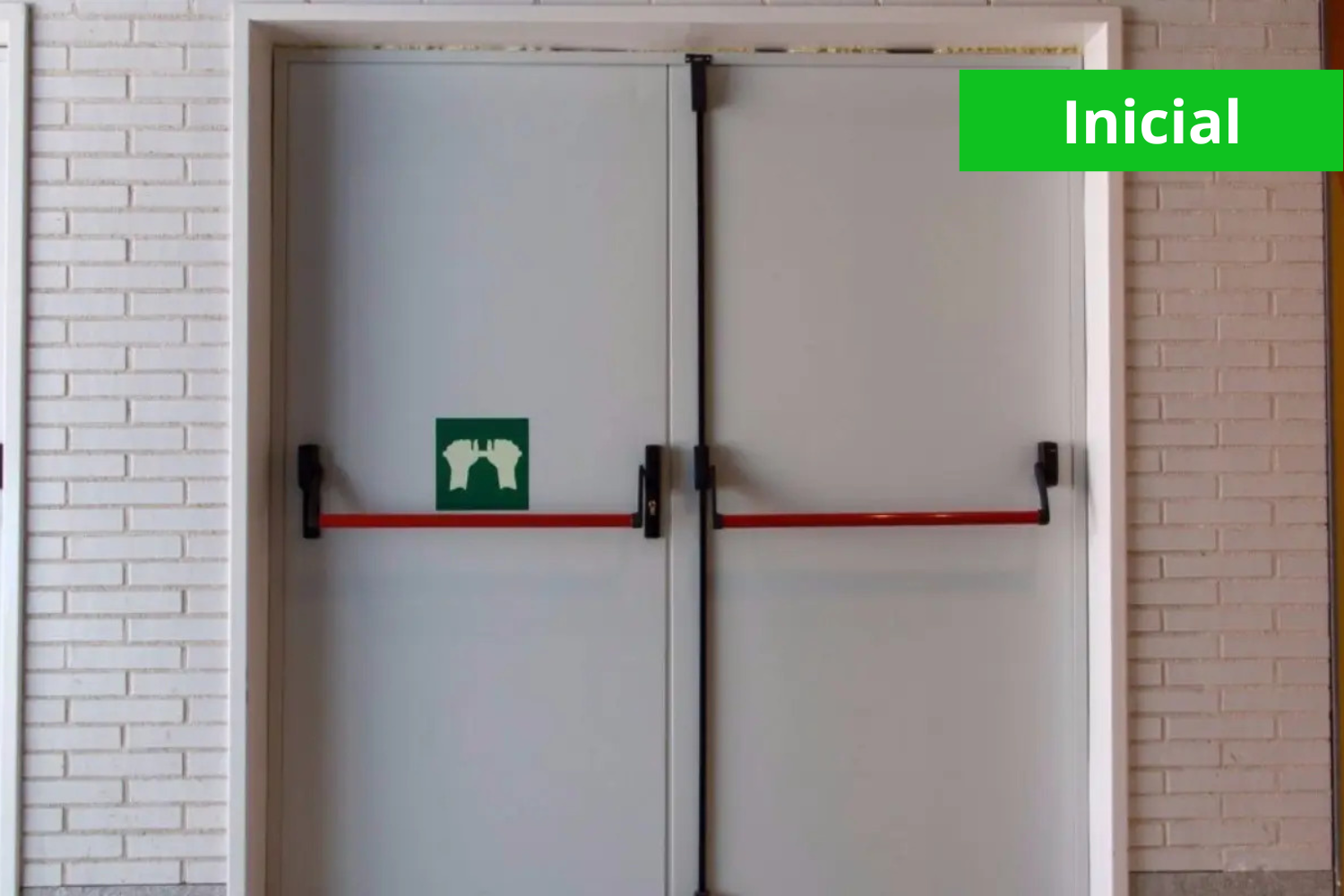 Portas e envidraçados resistentes ao fogo e ao fumo e seus acessórios (formação inicial)